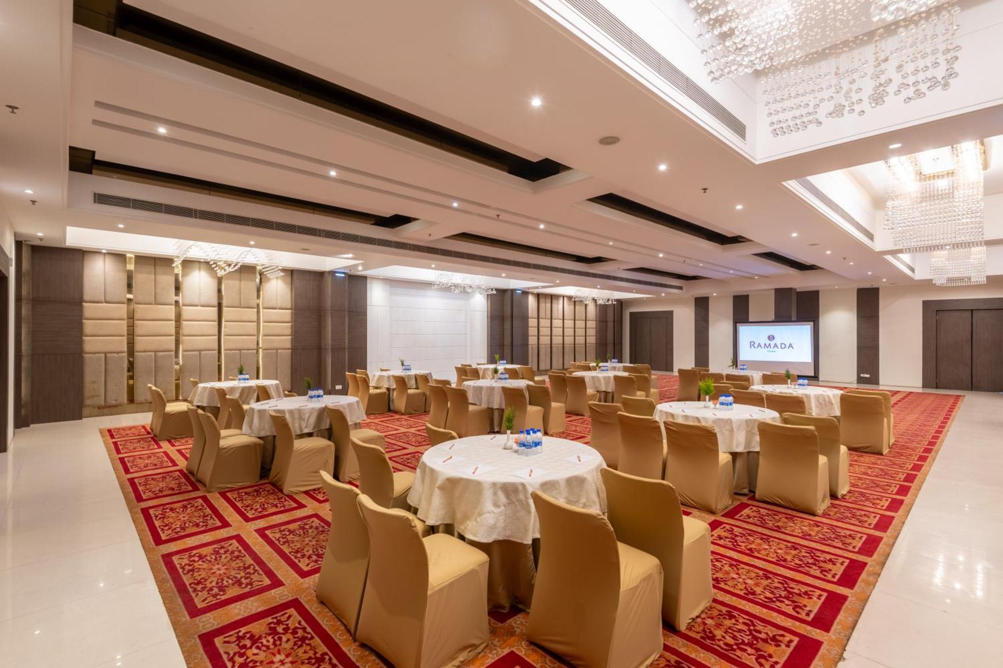 Готель Ramada By Wyndham Касаулі Екстер'єр фото